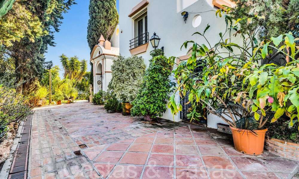 Rustieke villa te koop op ruim perceel op de New Golden Mile tussen Marbella en Estepona 65636