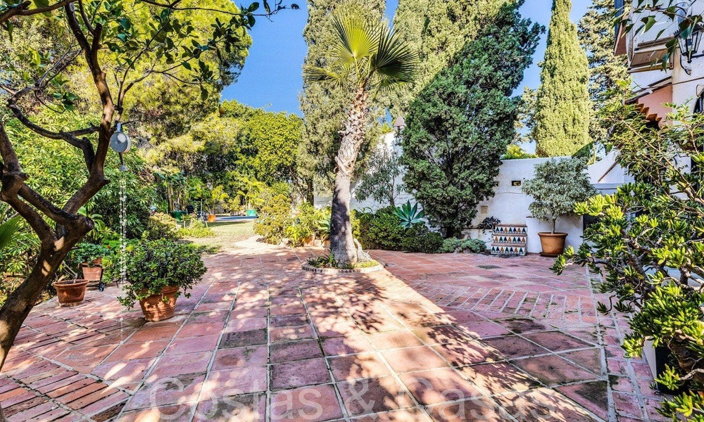 Rustieke villa te koop op ruim perceel op de New Golden Mile tussen Marbella en Estepona 65639