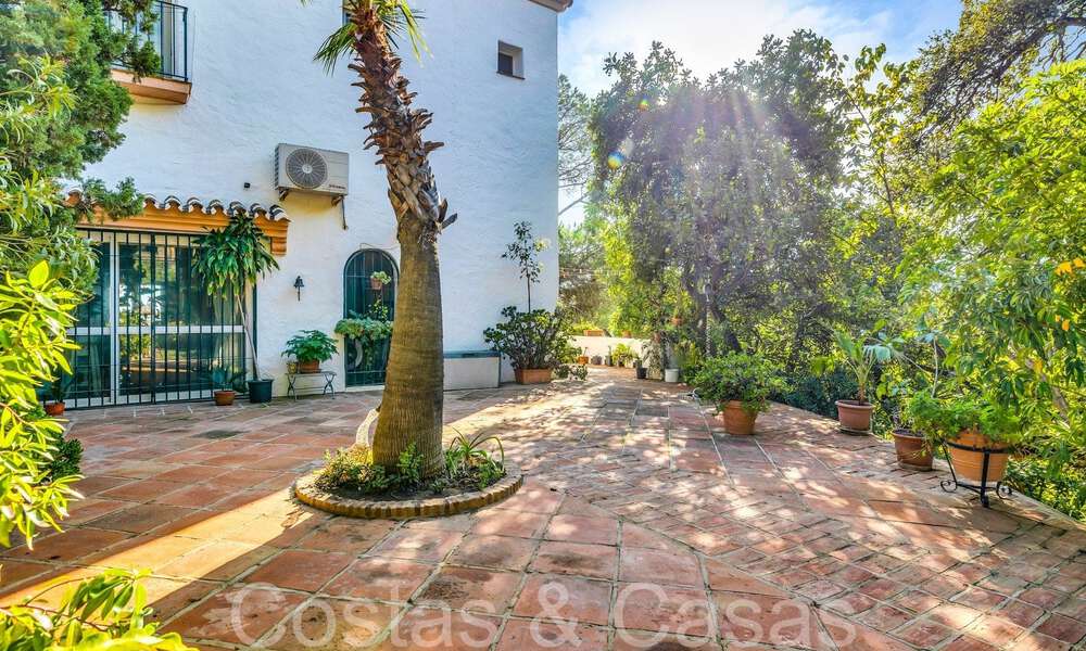 Rustieke villa te koop op ruim perceel op de New Golden Mile tussen Marbella en Estepona 65640