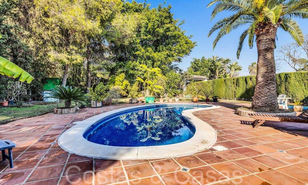 Rustieke villa te koop op ruim perceel op de New Golden Mile tussen Marbella en Estepona 65641