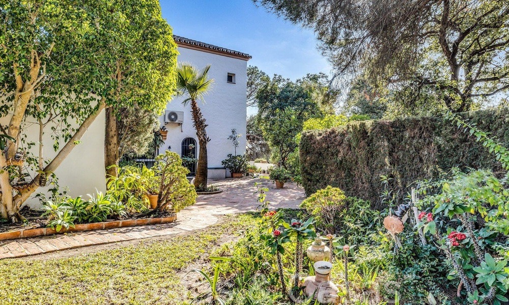 Rustieke villa te koop op ruim perceel op de New Golden Mile tussen Marbella en Estepona 65642