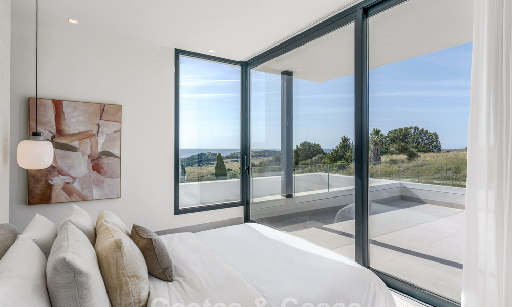 Nieuwe, moderne, vrijstaande luxevilla’s te koop grenzend aan de golfbaan in Estepona 800217