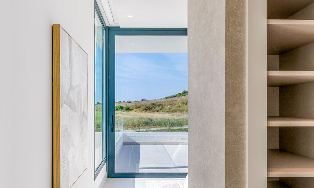 Nieuwe, moderne, vrijstaande luxevilla’s te koop grenzend aan de golfbaan in Estepona 800220