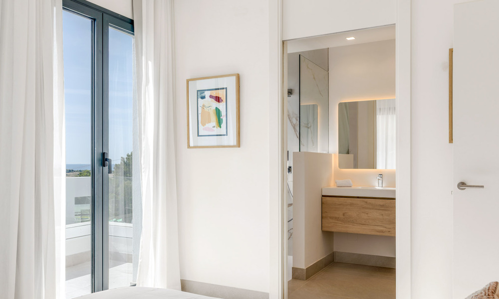 Nieuwe, moderne, vrijstaande luxevilla’s te koop grenzend aan de golfbaan in Estepona 800225