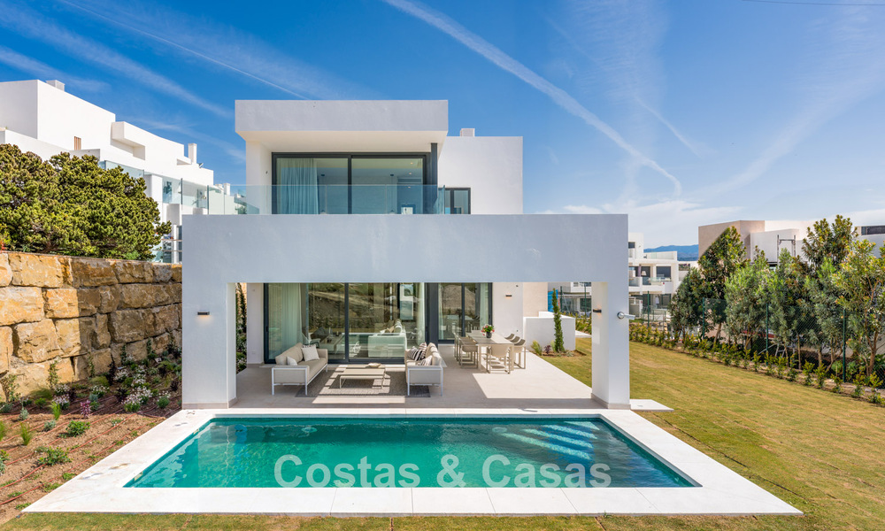Nieuwe, moderne, vrijstaande luxevilla’s te koop grenzend aan de golfbaan in Estepona 800233