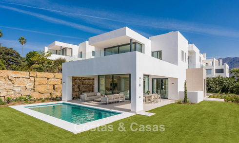 Nieuwe, moderne, vrijstaande luxevilla’s te koop grenzend aan de golfbaan in Estepona 800234