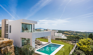Nieuwe, moderne, vrijstaande luxevilla’s te koop grenzend aan de golfbaan in Estepona 800235 