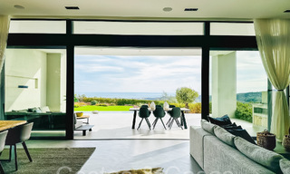 Architectonische luxevilla in een gated community met panoramisch zeezicht te koop in Marbella - Benahavis 65473 