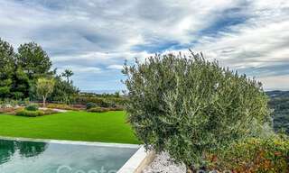Architectonische luxevilla in een gated community met panoramisch zeezicht te koop in Marbella - Benahavis 65482 