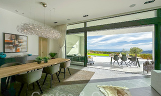 Architectonische luxevilla in een gated community met panoramisch zeezicht te koop in Marbella - Benahavis 65491 