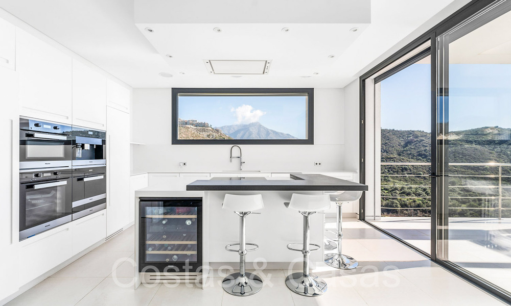 Modernistische luxevilla te koop in een gated urbanisatie in La Quinta, Marbella - Benahavis 65694