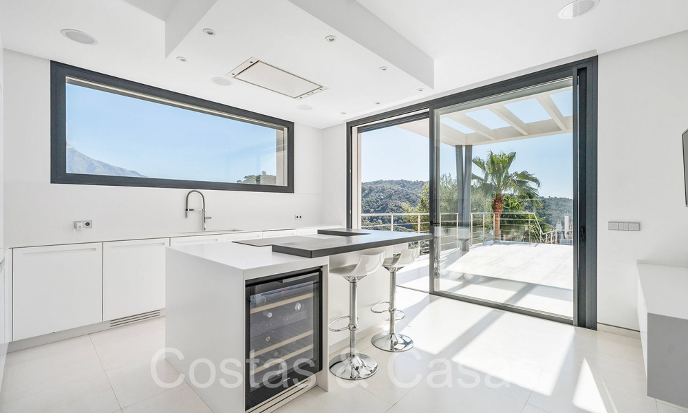 Modernistische luxevilla te koop in een gated urbanisatie in La Quinta, Marbella - Benahavis 65695