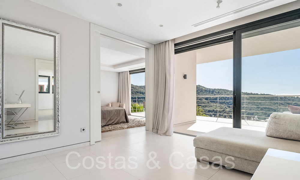 Modernistische luxevilla te koop in een gated urbanisatie in La Quinta, Marbella - Benahavis 65720