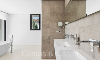 Modernistische luxevilla te koop in een gated urbanisatie in La Quinta, Marbella - Benahavis 65721 