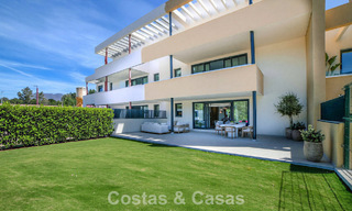 Nieuwbouwappartementen met avant-gardist ontwerp te koop, frontlijn golf in Casares, Costa del Sol 798999 