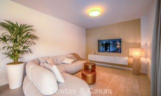 Nieuwbouwappartementen met avant-gardist ontwerp te koop, frontlijn golf in Casares, Costa del Sol 799000 