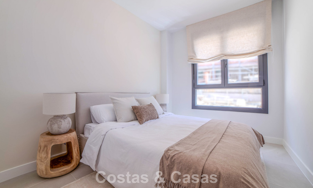Nieuwbouwappartementen met avant-gardist ontwerp te koop, frontlijn golf in Casares, Costa del Sol 799004