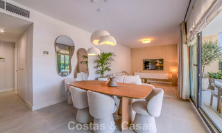 Nieuwbouwappartementen met avant-gardist ontwerp te koop, frontlijn golf in Casares, Costa del Sol 799007 