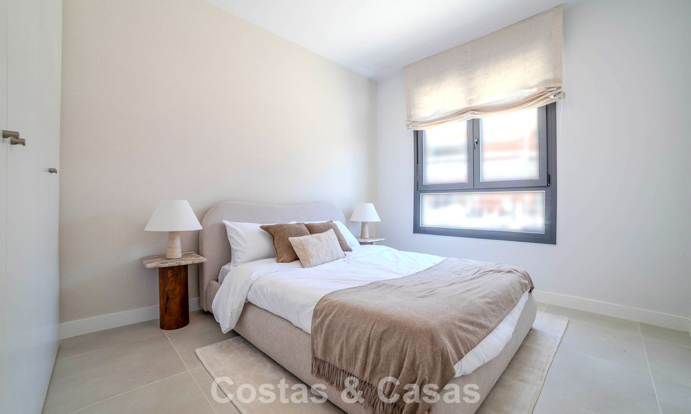 Nieuwbouwappartementen met avant-gardist ontwerp te koop, frontlijn golf in Casares, Costa del Sol 799017