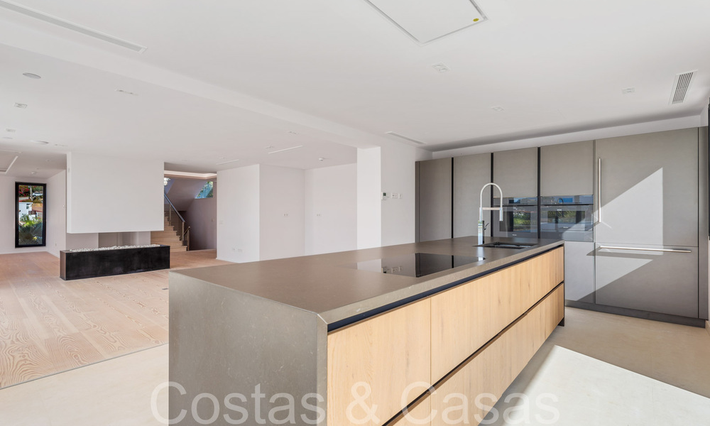 Nieuwe villa met moderne bouwstijl te koop in Nueva Andalucia’s golfvallei, Marbella 65890
