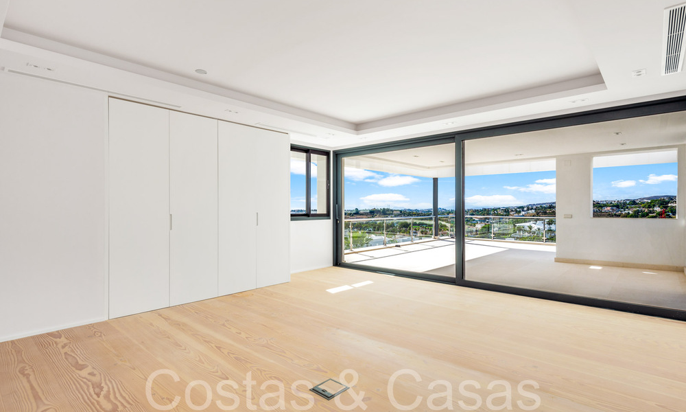 Nieuwe villa met moderne bouwstijl te koop in Nueva Andalucia’s golfvallei, Marbella 65891