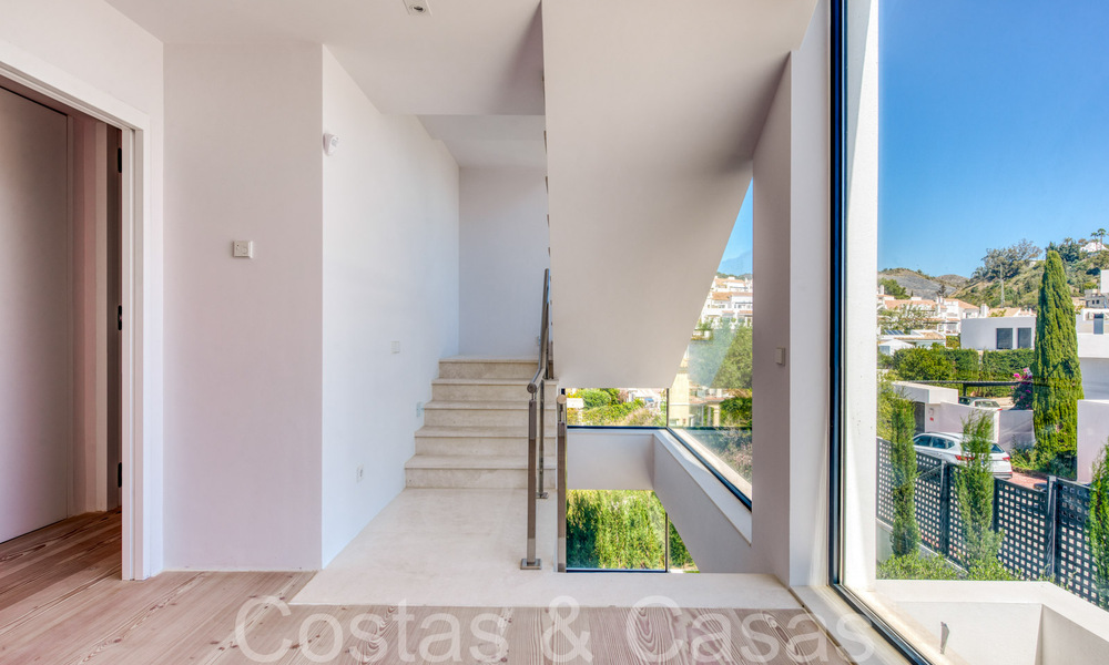 Nieuwe villa met moderne bouwstijl te koop in Nueva Andalucia’s golfvallei, Marbella 65908