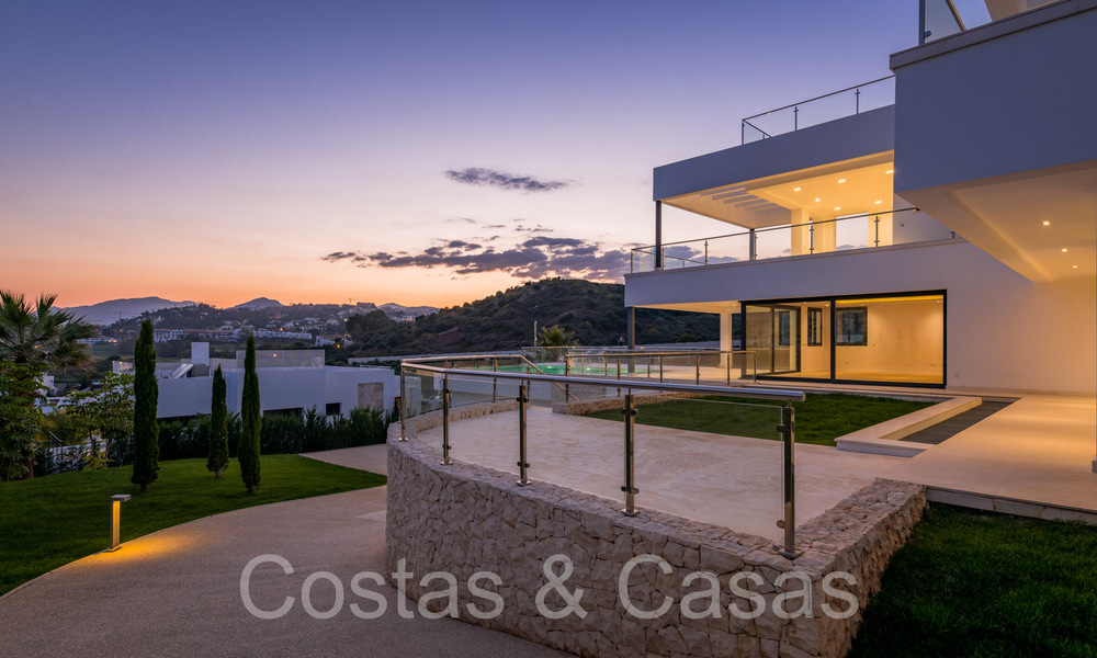 Nieuwe villa met moderne bouwstijl te koop in Nueva Andalucia’s golfvallei, Marbella 65923