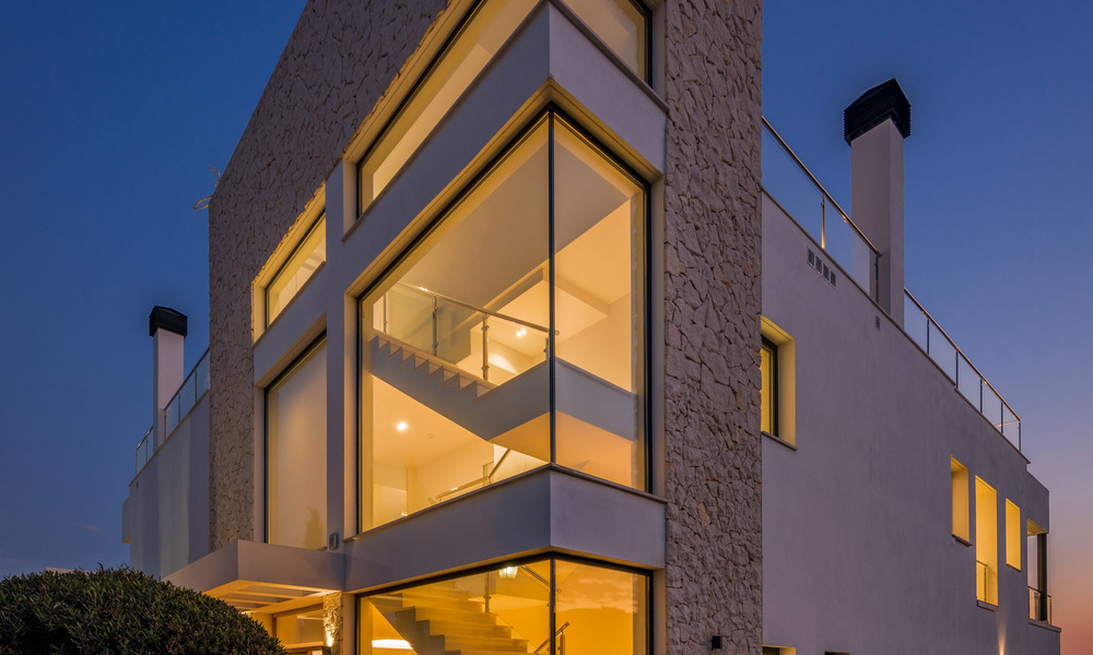 Nieuwe villa met moderne bouwstijl te koop in Nueva Andalucia’s golfvallei, Marbella 65927