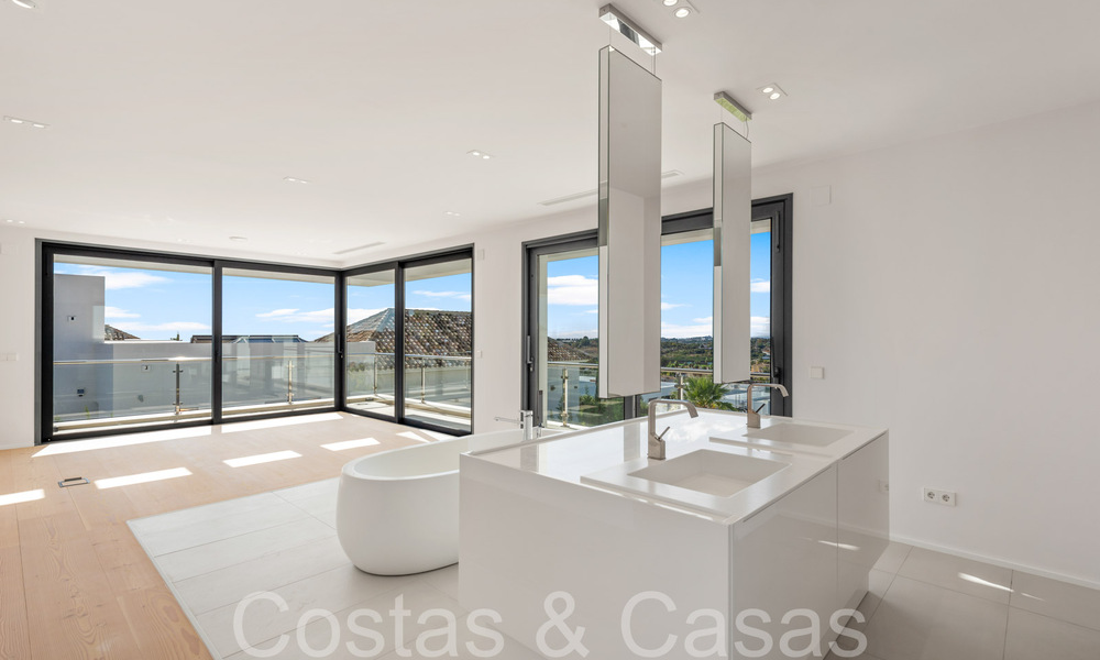 Nieuwe villa met moderne bouwstijl te koop in Nueva Andalucia’s golfvallei, Marbella 65941