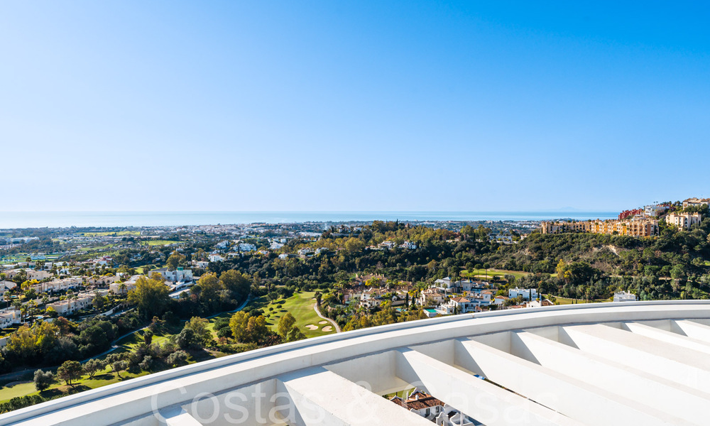 Exclusief innovatief penthouse met panoramisch uitzicht op zee, golf en bergen te koop in Benahavis - Marbella 65880
