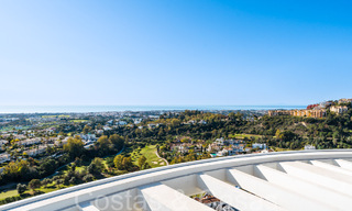 Exclusief innovatief penthouse met panoramisch uitzicht op zee, golf en bergen te koop in Benahavis - Marbella 65880 