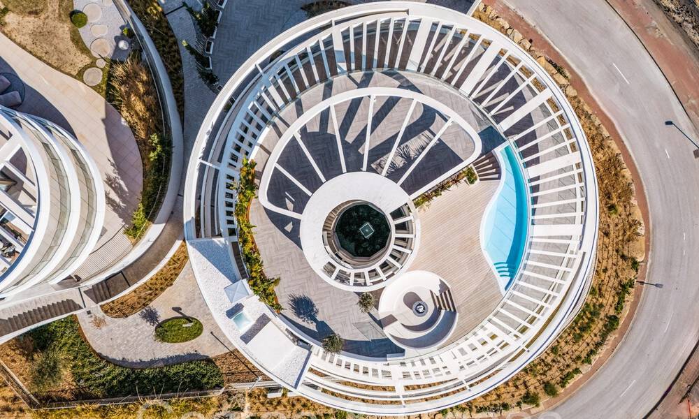 Exclusief innovatief penthouse met panoramisch uitzicht op zee, golf en bergen te koop in Benahavis - Marbella 65882