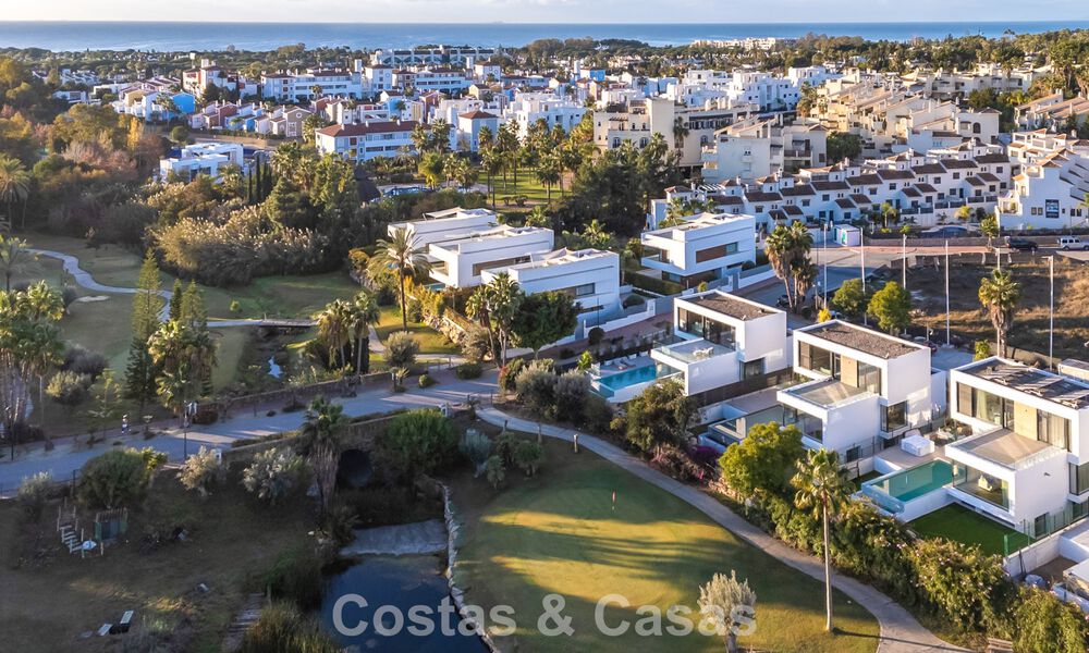Instapklare, moderne luxevilla te koop grenzend aan de golfbaan op de New Golden Mile, Marbella - Estepona 66428