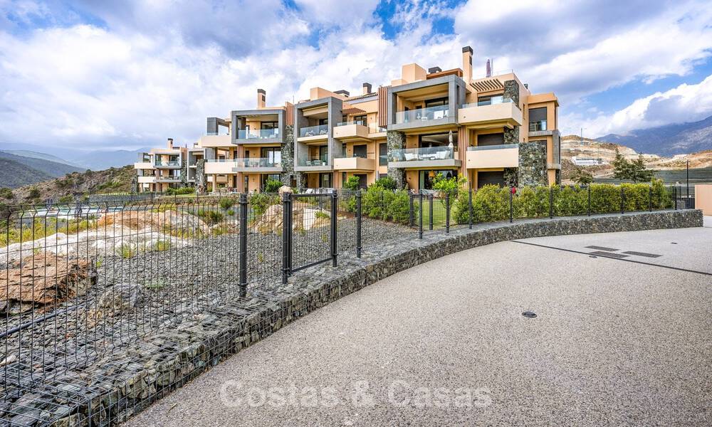 Instapklaar, luxe appartement te koop in een prestigieus golfresort in de heuvels van Marbella - Benahavis 66456