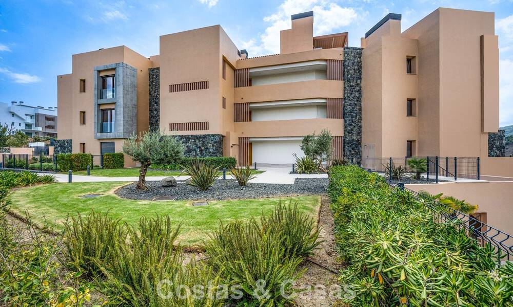 Instapklaar, luxe appartement te koop in een prestigieus golfresort in de heuvels van Marbella - Benahavis 66460