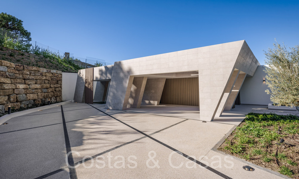 Nieuwe, architectonische villa te koop in een beveiligde urbanisatie in Marbella - Benahavis 66494