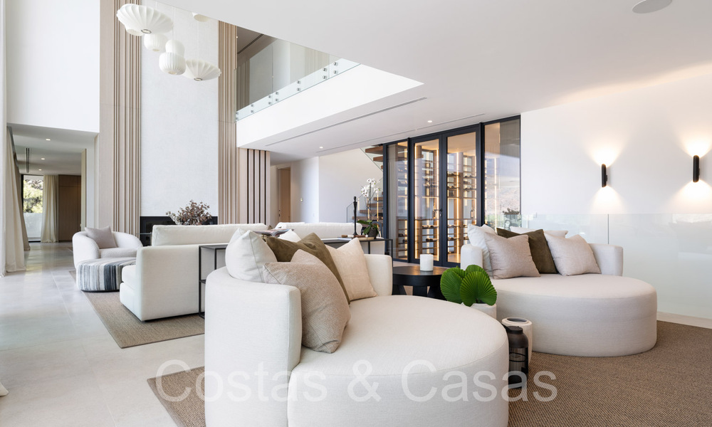 Nieuwe, architectonische villa te koop in een beveiligde urbanisatie in Marbella - Benahavis 66502