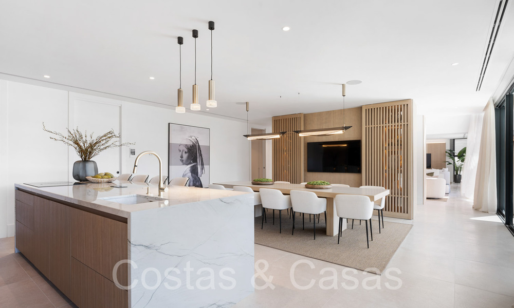 Nieuwe, architectonische villa te koop in een beveiligde urbanisatie in Marbella - Benahavis 66517