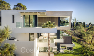 Nieuwe, architectonische villa te koop in een beveiligde urbanisatie in Marbella - Benahavis 66524 