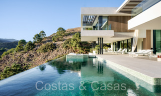 Nieuwe, architectonische villa te koop in een beveiligde urbanisatie in Marbella - Benahavis 66531 