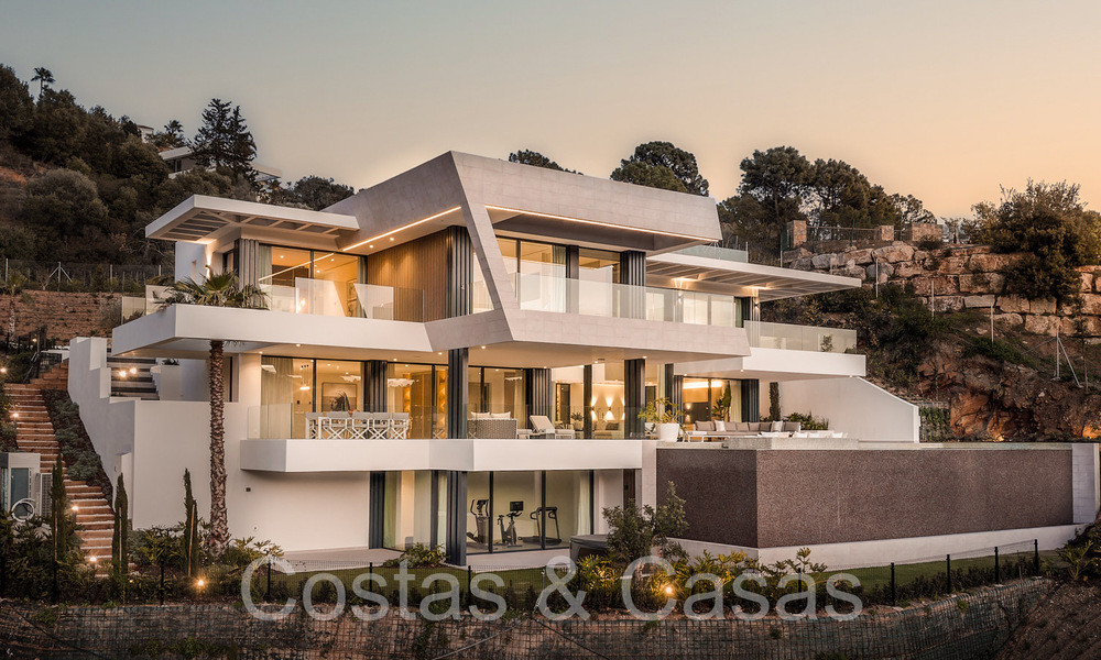Nieuwe, architectonische villa te koop in een beveiligde urbanisatie in Marbella - Benahavis 66533