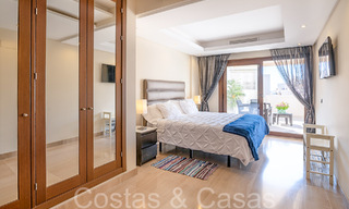 Contemporain duplex penthouse te koop in een eerstelijnsstrand complex met eigen zwembad tussen Marbella en Estepona 66583 