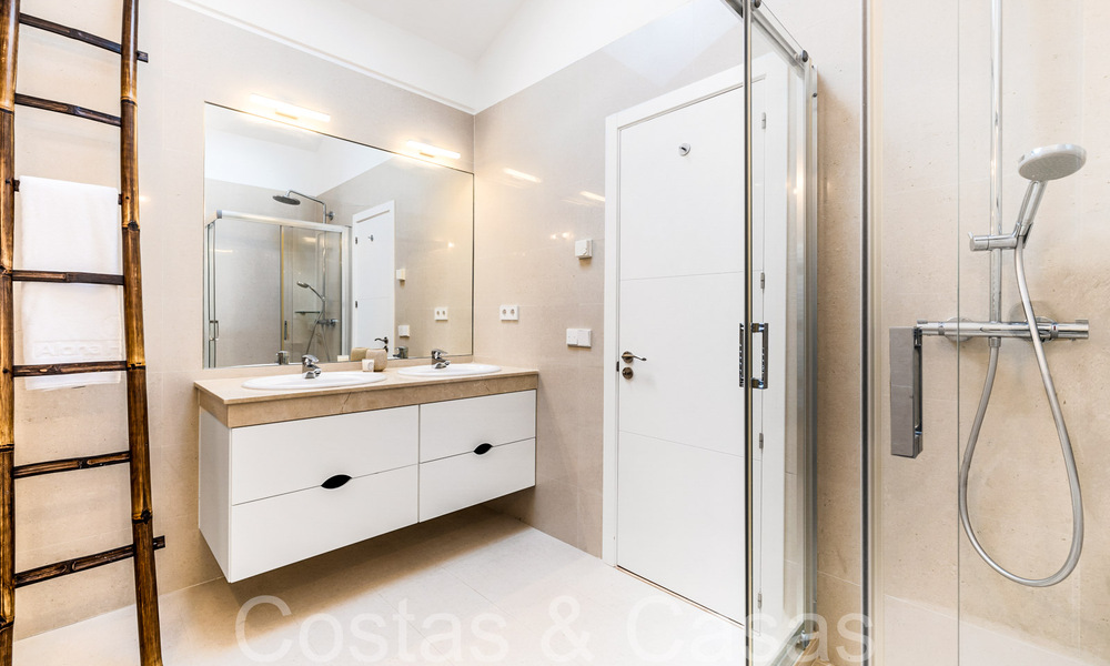 Prachtig dubbel penthouse met zeezicht te koop in een 5-sterren complex in Nueva Andalucia, Marbella 66670