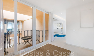Prachtig dubbel penthouse met zeezicht te koop in een 5-sterren complex in Nueva Andalucia, Marbella 66679 