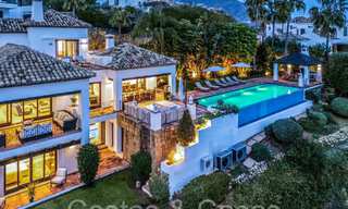Mediterrane luxevilla te koop met golf- en zeezicht in een gated urbanisatie in La Quinta, Marbella - Benahavis 66703 
