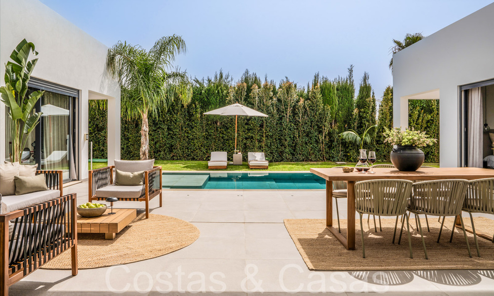 Stijlvolle, moderne gelijkvloerse luxevilla te koop in een golfomgeving nabij Estepona centrum 66750