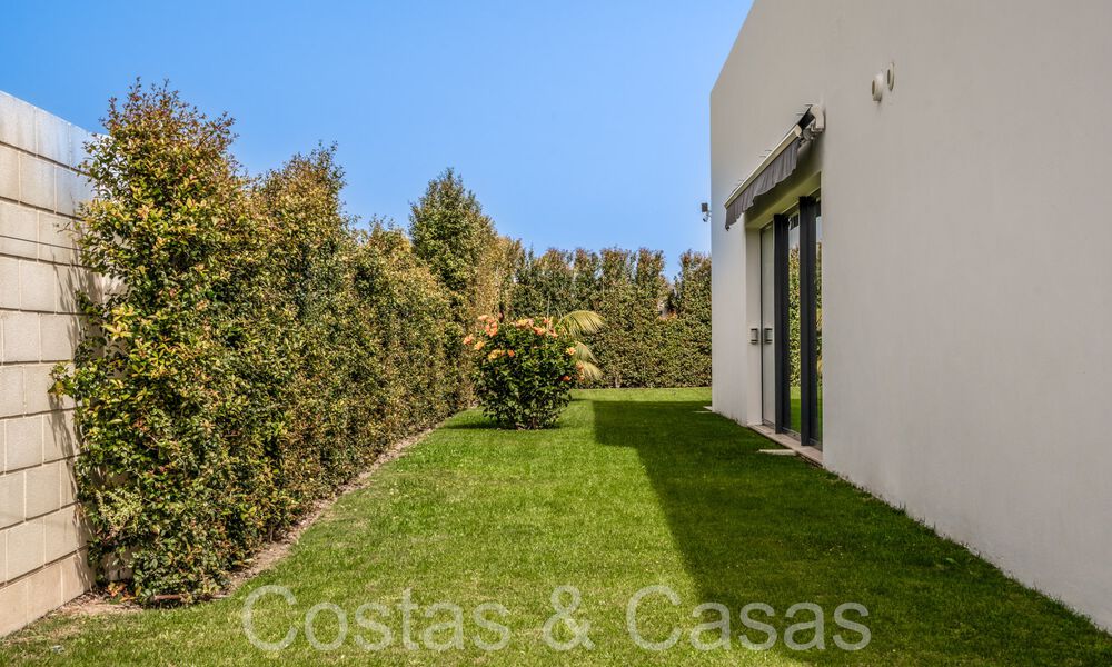 Stijlvolle, moderne gelijkvloerse luxevilla te koop in een golfomgeving nabij Estepona centrum 66779