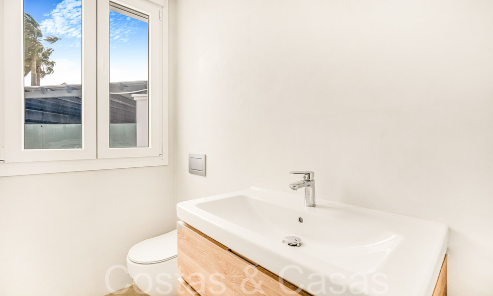 Fantastische halfvrijstaande villa met 360° uitzicht te koop in een gesloten urbanisatie te Oost Marbella 66792