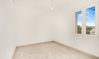 Fantastische halfvrijstaande villa met 360° uitzicht te koop in een gesloten urbanisatie te Oost Marbella 66798 