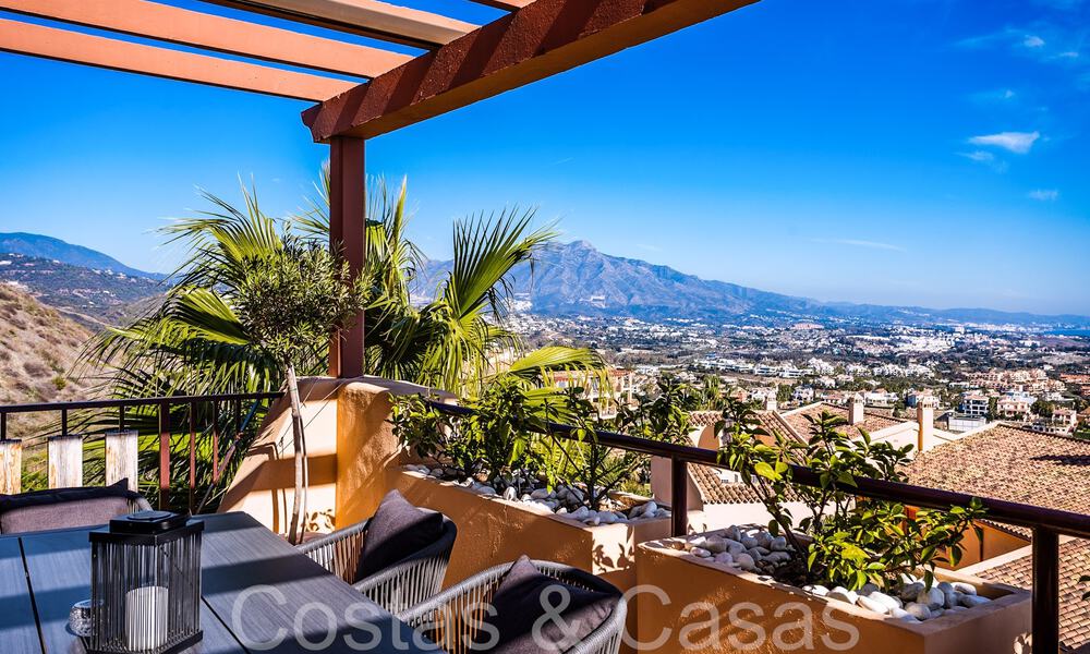 Instapklaar, luxe penthouse met panoramische zichten op golf, zee en bergen te koop in Benahavis - Marbella 66941